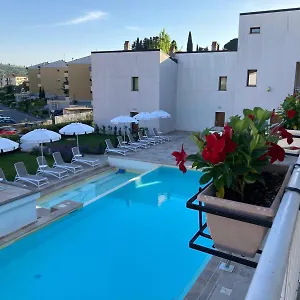 https://the-florence-hills-luxury-resort.it-tuscanyhotel.com